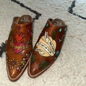 Awesome Brother Veilles mules.